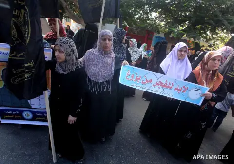 Palestinians woman participate a protest outside the International Red Cross building in Gaza City, to calling for the release from Palestinian prisoners Bassam al-Saadi, Nawal Saadi in Israeli jails and in support of pr...