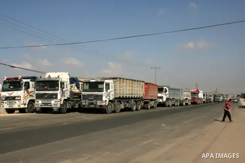 Palestinian trucks wait outside Israeli crossing Karem Abu Salem to load goods to Rafah in the southern Gaza Strip on Nov. 07, 2012. Photo by Eyad Al Baba