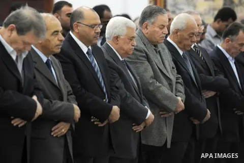 Palestinian President Mahmoud Abbas attends Friday prayer in the West Bank city of Ramallah on November 09, 2012. Photo by Thaer Ganaim