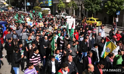 Palestinian Hamas supporters wave flags during a protest against Israel's operations in Gaza Strip, in the West Bank city of Hebron 16 November 2012. Reports state that missiles continue to be fired on Israeli targets by...