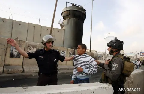 Israeli soldiers arrest a Palestinian protester during a Palestinian protest at Damascus Gate in East Jerusalem, 18 November 2012, showing solidarity with the Palestinians in the Gaza Strip, as hostilities continue on th...