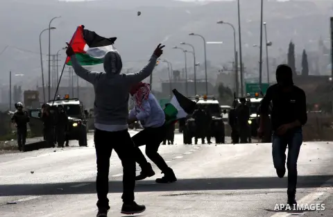 Palestinian protesters throw stones at Israeli soldiers during clashes following a protest against Israel's operations in the Gaza Strip, at Howwara checkpoint near Nablus, the West Bank, 17 November 2012. Reports state...