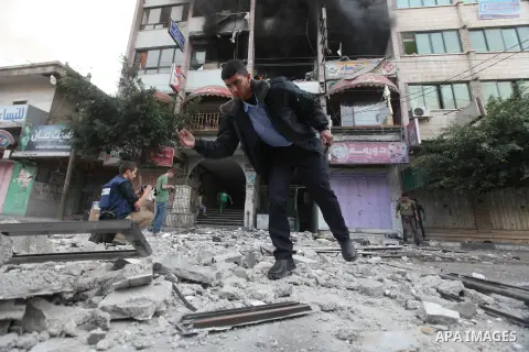 Palestinians inspect the damage after an Israeli air strike on al-Shorooq building in Gaza city, 19 November, 2012. Media reports that Israeli forces were on Monday targeting the Palestinian homes and other buildings in...