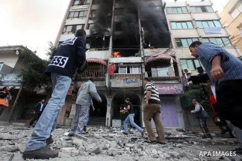 Palestinians inspect the damage after an Israeli air strike on al-Shorooq building in Gaza city, 19 November, 2012. Media reports that Israeli forces were on Monday targeting the Palestinian homes and other buildings in...