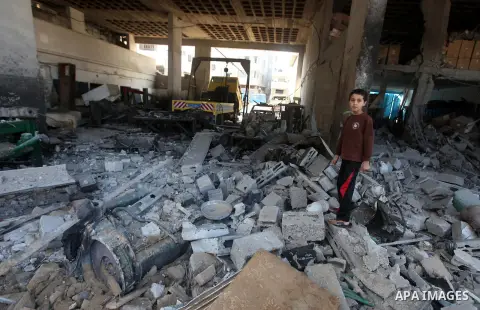 Palestinian boys salvage baggage from a building destroyed by an Israeli airstrike, in Gaza City, Gaza Strip, 20 November 2012. Media reports state that Israel pounded more than 100 targets in Gaza on the seventh day of...