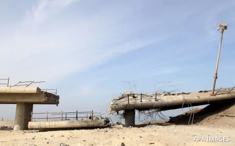 A bridge, connecting the north and central part of the Gaza Strip, which was destroyed overnight by an Israeli airstrike in Gaza City, 21 November 2012. Palestinian militants renewed their rocket fire on Israel 21 Novemb...