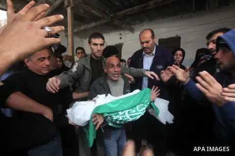 A man holds the body of his daughter, three-year-old Reham Al Nabaheen, during her funeral at Al Nusairat refugee camp in central Gaza Strip, 22 November 2012. Reham Al Nabaheen was reportedly killed after an Israeli air...