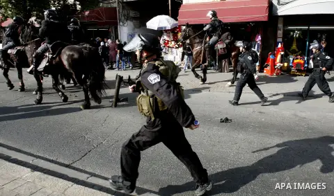 Israeli mounted police disperse Palestinian protestors who threw stones at a police station in Salahaddin street, a main commercial area of mostly Arab east Jerusalem, on November 22, 2012 . The incident followed the det...