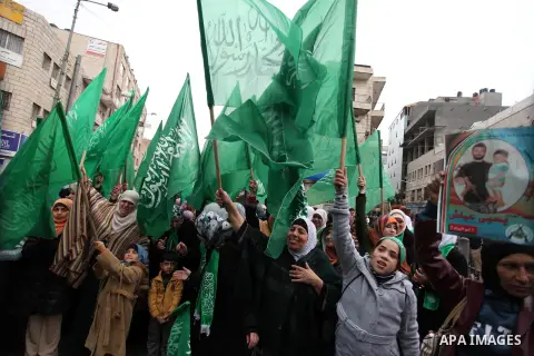 Palestinians wave Hamas flags during a rally celebrating what they claim to be Hamas' victory over Israel in the Gaza conflict, in the West Bank city of Ramallah November 23, 2012. Israeli troops at the Gaza border shot...