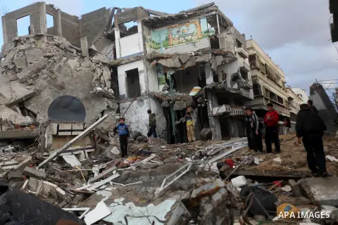 Palestinian Family members inspect thier house destroyed during a recent Israeli airstrike in Gaza City, 23 November 2012. Palestinians and Israelis on both sides of the Gaza border tried to resume everyday life after a...