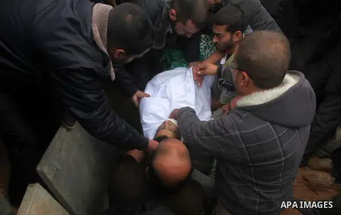 Palestinians carry the body of Anwar Qudih, 20, during his funeral in Khan Younis, southern Gaza Strip, Nov. 23, 2012. Israeli troops at the Gaza border shot dead Qudeh and wounded 15 more on Friday, health officials sai...