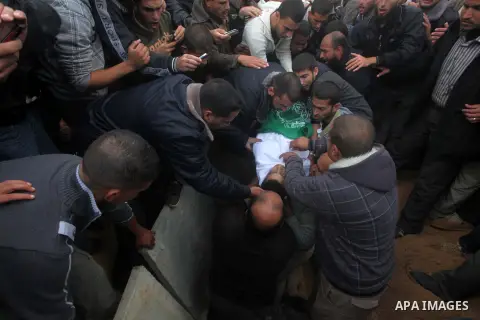 Palestinians carry the body of Anwar Qudih, 20, during his funeral in Khan Younis, southern Gaza Strip, Nov. 23, 2012. Israeli troops at the Gaza border shot dead Qudeh and wounded 15 more on Friday, health officials sai...