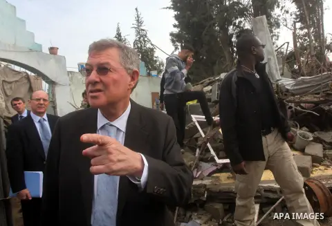 Robert H. Serry, the United Nations special coordinator for the Middle East Peace Process, talks with a wounded Palestinian man during his visit to Gaza Strip in Gaza City on Nov. 25, 2012. Photo by Ashraf Amra
