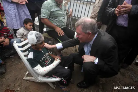 Robert H. Serry, the United Nations special coordinator for the Middle East Peace Process, talks with a wounded Palestinian man during his visit to Gaza Strip in Gaza City on Nov. 25, 2012. Photo by Ashraf Amra