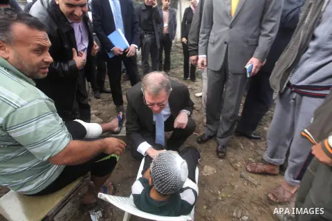 Robert H. Serry, the United Nations special coordinator for the Middle East Peace Process, talks with a wounded Palestinian man during his visit to Gaza Strip in Gaza City on Nov. 25, 2012. Photo by Ashraf Amra