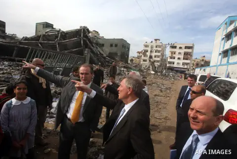 Robert H. Serry, the United Nations special coordinator for the Middle East Peace Process, talks with a wounded Palestinian man during his visit to Gaza Strip in Gaza City on Nov. 25, 2012. Photo by Ashraf Amra