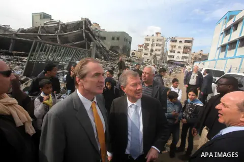 Robert H. Serry, the United Nations special coordinator for the Middle East Peace Process, talks with a wounded Palestinian man during his visit to Gaza Strip in Gaza City on Nov. 25, 2012. Photo by Ashraf Amra