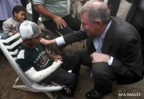 Robert H. Serry, the United Nations special coordinator for the Middle East Peace Process, talks with a wounded Palestinian man during his visit to Gaza Strip in Gaza City on Nov. 25, 2012. Photo by Ashraf Amra