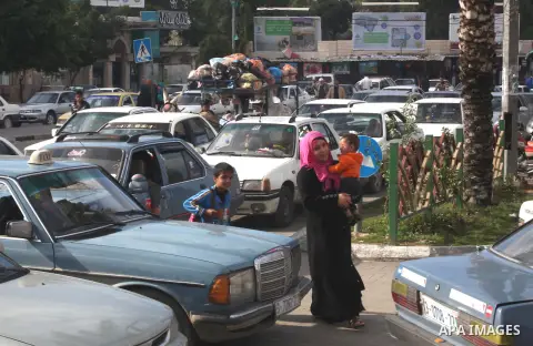 Palestinians walk at a market in Gaza City, 25 November 2012. Normal life in Gaza resumed remarkably fast after a ceasefire agreement was announced following eight days of cross border violence between Israel and the Gaz...