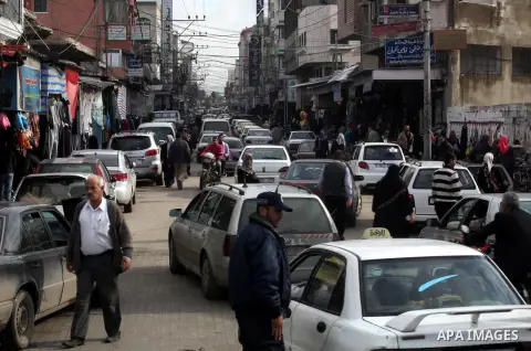 Palestinians walk at a market in Gaza City, 25 November 2012. Normal life in Gaza resumed remarkably fast after a ceasefire agreement was announced following eight days of cross border violence between Israel and the Gaz...