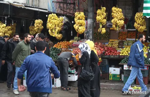 Palestinians walk at a market in Gaza City, 25 November 2012. Normal life in Gaza resumed remarkably fast after a ceasefire agreement was announced following eight days of cross border violence between Israel and the Gaz...