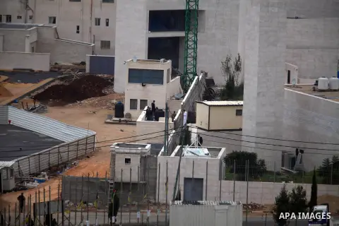 A general view of the mausoleum of the later Palestinian leader Yasser Arafat, protected by blue tarpaulin on November 27, 2012, at the Muqataa in the West Bank city of Ramallah. The remains of iconic Palestinian leader...