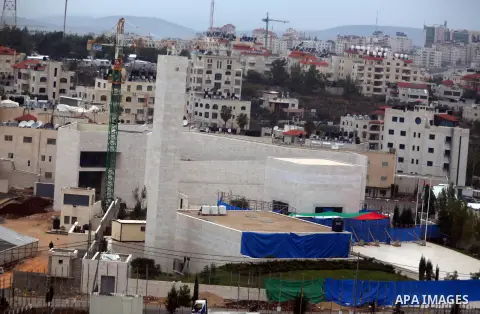 A general view of the mausoleum of the later Palestinian leader Yasser Arafat, protected by blue tarpaulin on November 27, 2012, at the Muqataa in the West Bank city of Ramallah. The remains of iconic Palestinian leader...