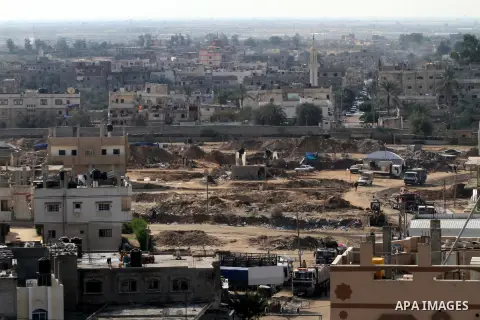 Palestinians work at the entrance of a smuggling tunnels dug beneath the Egyptian-Gaza border in Rafah, in the southern Gaza Strip November 27, 2012. Knee-deep in craters carved out by Israeli air strikes, Palestinians w...