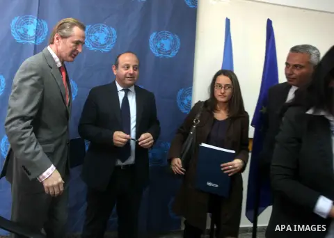 John Gat Rutter representative of the European Union visits UNRWA hospital in Gaza city, on Nov. 28, 2012. The European Commission will contribute 11.5 million euros to support the work of the United Nations assisting Pa...