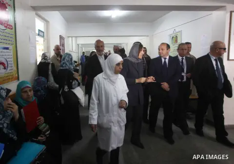 John Gat Rutter representative of the European Union visits UNRWA hospital in Gaza city, on Nov. 28, 2012. The European Commission will contribute 11.5 million euros to support the work of the United Nations assisting Pa...
