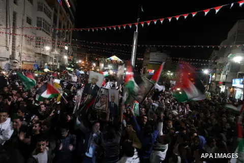 Palestinians celebrate in the West Bank city of Hebron on November 29, 2012 after the General Assembly voted to recognise Palestine as a non-member state. The UN General Assembly on Thursday voted overwhelmingly to recog...