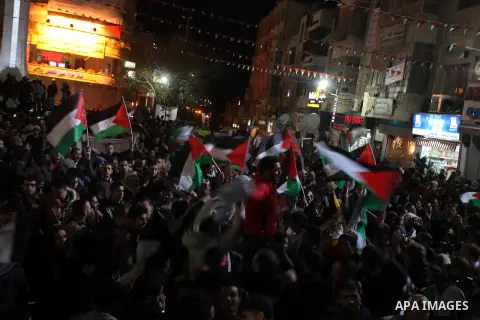 Palestinians celebrate in the West Bank city of Hebron on November 29, 2012 after the General Assembly voted to recognise Palestine as a non-member state. The UN General Assembly on Thursday voted overwhelmingly to recog...