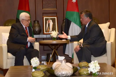 Palestinian President Mahmoud Abbas (L) meets with Jordan King Abdullah II (R) at the Royal Palace in Amman, 02 December 2012. Abbas stopped in Jordan on his way to Ramallah from New york after a vote on a resolution to...