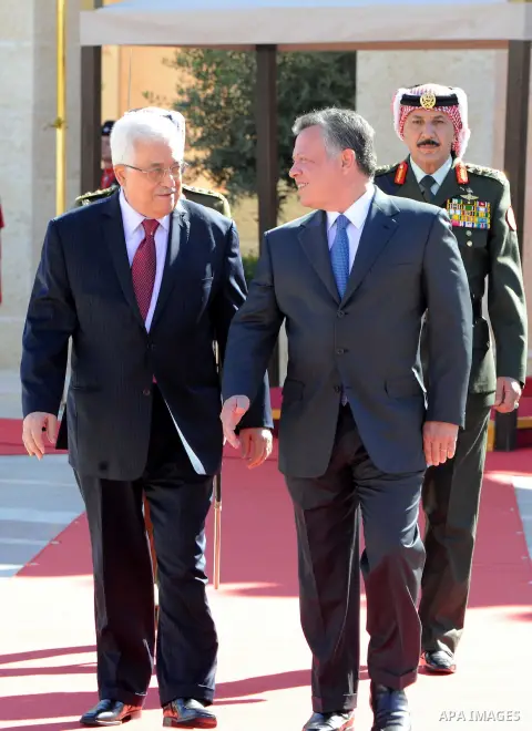 Palestinian President Mahmoud Abbas (L) meets with Jordan King Abdullah II (R) in Amman, 02 December 2012. Abbas stopped in Jordan on his way to Ramallah from New york after a vote on a resolution to upgrade the status o...