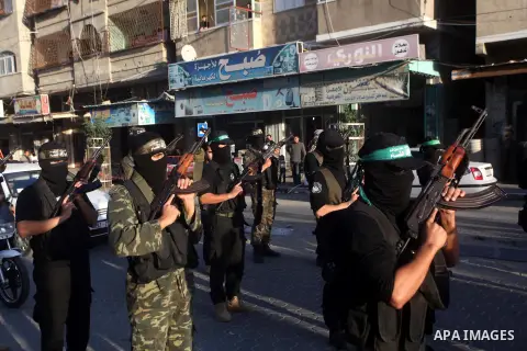 Palestinian members of al-Qassam brigades, the armed wing of the Hamas movement, take part in an anti-Israel parade in Gaza City December 2, 2012. Eight days of Israeli air strikes on Gaza and cross-border Palestinian ro...