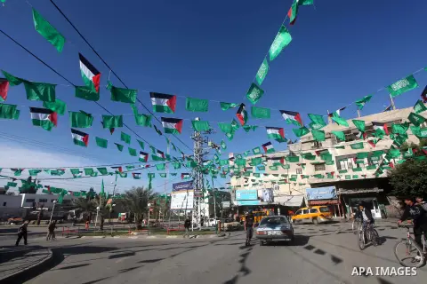 Palestine and Hamas Flags adorn the streets in the preparation of the anniversary of Hamas Islamic movement foundation in Gaza city on December 03, 2012. Photo by Ashraf Amra