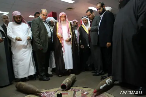 Members of delegation of Association of Muslim Scholars look at the Israeli devastating missiles immediately after arrives to Gaza strip at Rafah crossing border southern Gaza strip, Dec 04, 2012. The members of the dele...