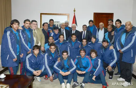 Palestinian President Mahmoud Abbas meets with the Iraqi sports delegation, in the West Bank city of Ramallah, 04 Dec, 2012. Photo by Thaer Ganaim
