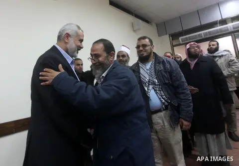 Palestinian Prime Minister in Gaza Strip, Ismail Haniyeh meets with delegation headed by Shaykh al-Mujahideen Sheikh Hafez Salama, in Gaza city on Dec. 05, 2012. Photo by Ashraf Amra