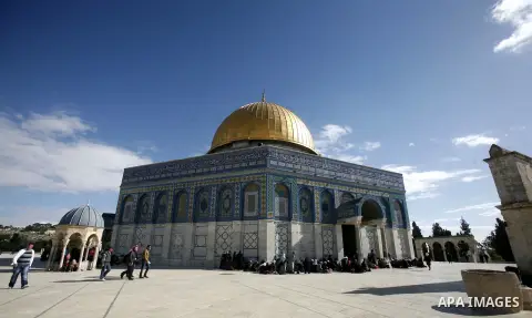 Palestinians walk in front of the dome of the rock and Al Aqsa mosque in the old city of Jerusalem on December 7, 2012. Photo by Mahfouz Abu Turk