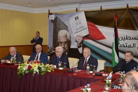 Palestinian President Mahmoud Abbas (Abu Mazen), meets with of the Palestinian community in Doha, on Nov. 08, 2012 . Photo by Thaer Ganaim