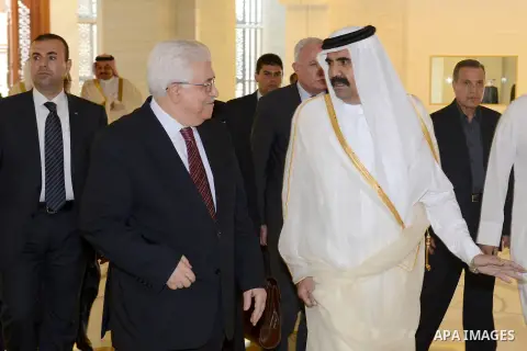Palestinian President Mahmoud Abbas meets with Qatari Emir, Sheikh Hamad bin Khalifa Al-Thani, in Doha on December 10, 2012. Photo by Thaer Ganaim