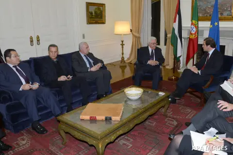Palestinian President Mahmoud Abbas meets with Bulgarian Prime Minister in Lisbon, on Dec. 12, 2012. Photo by Thaer Ganaim