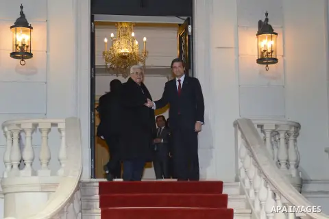 Palestinian President Mahmoud Abbas meets with Bulgarian Prime Minister in Lisbon, on Dec. 12, 2012. Photo by Thaer Ganaim
