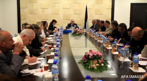 Palestinian Prime Minister Salam Fayyad meets with the Palestinian writers and journalists at his office, in the West Bank city of Ramallah on 16 December 2012. Photo by Mustafa Abu Dayeh