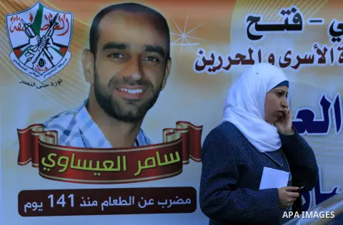 Palestinians take part in a demonstration calling for the release of Palestinian prisoners held in Israeli jails outside the Red Cross office in Gaza City on December 17, 2012. Photo by Majdi Fathi