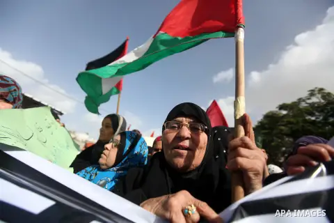 Palestinian women chant slogans during a protest calling for stop against women violence by Israeli forces in Gaza City, on Dec. 20, 2012. Photo by Majdi Fathi
