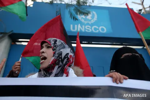 Palestinian women chant slogans during a protest calling for stop against women violence by Israeli forces in Gaza City, on Dec. 20, 2012. Photo by Majdi Fathi