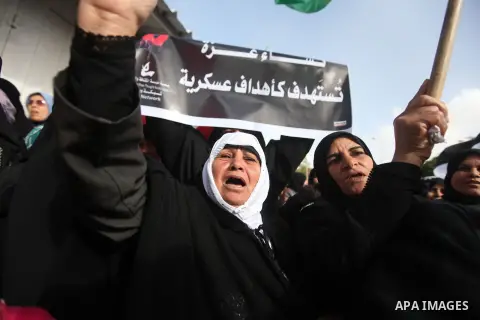 Palestinian women chant slogans during a protest calling for stop against women violence by Israeli forces in Gaza City, on Dec. 20, 2012. Photo by Majdi Fathi