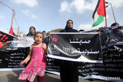 Palestinian women chant slogans during a protest calling for stop against women violence by Israeli forces in Gaza City, on Dec. 20, 2012. Photo by Majdi Fathi